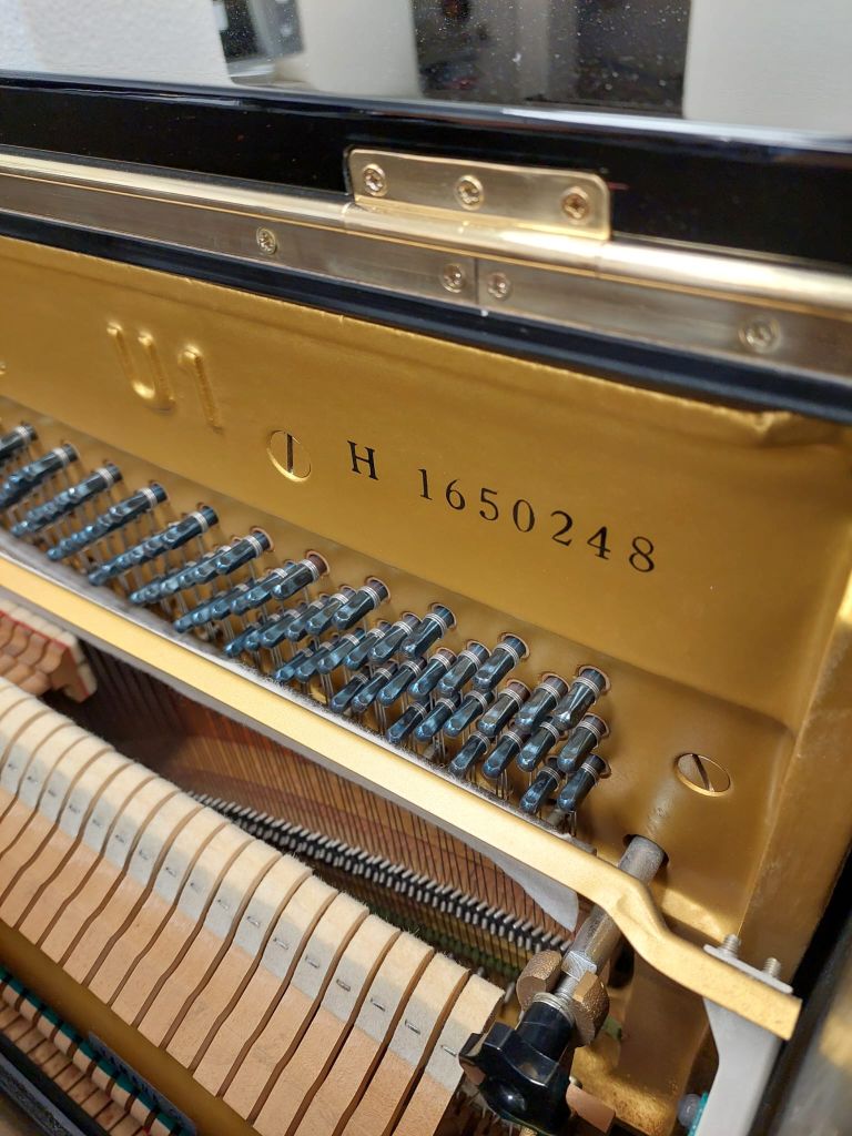 Yamaha U1H upright Piano in Black polyester – Gallery image – Roberts Pianos Oxford
