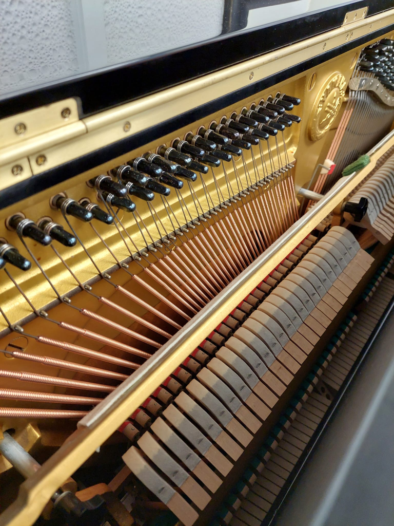 Yamaha U3H upright Piano in Black polyester – Gallery image – Roberts Pianos Oxford