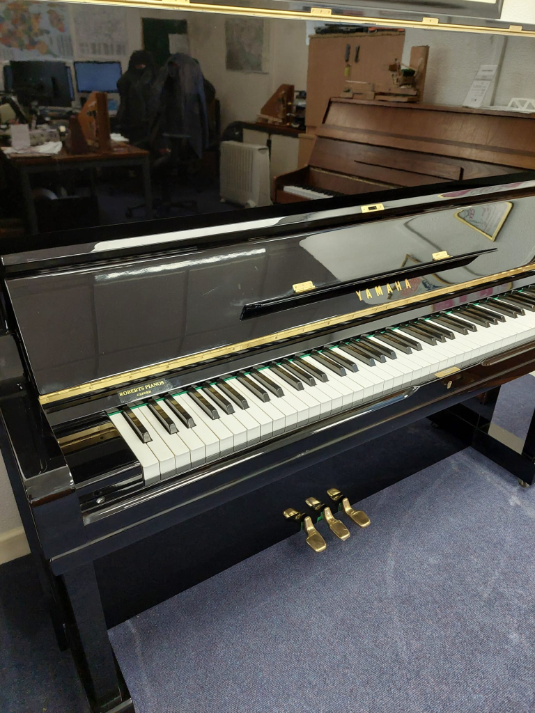 Yamaha U3H upright Piano in Black polyester – Gallery image – Roberts Pianos Oxford