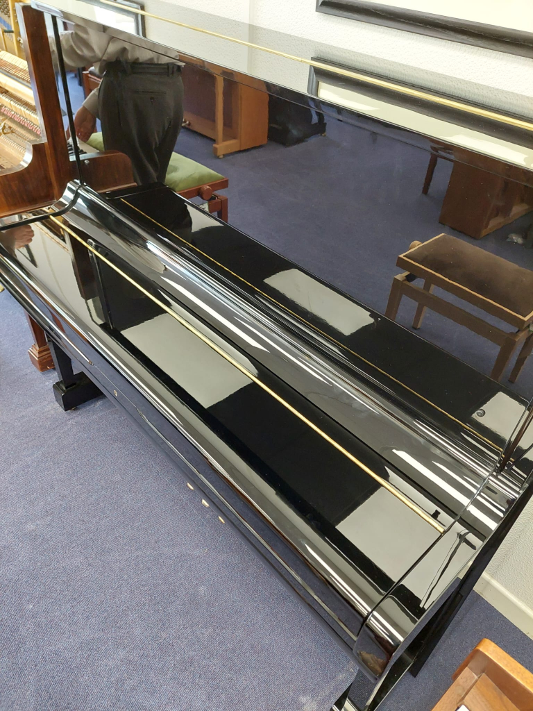 Yamaha U3H upright Piano in Black polyester – Gallery image – Roberts Pianos Oxford
