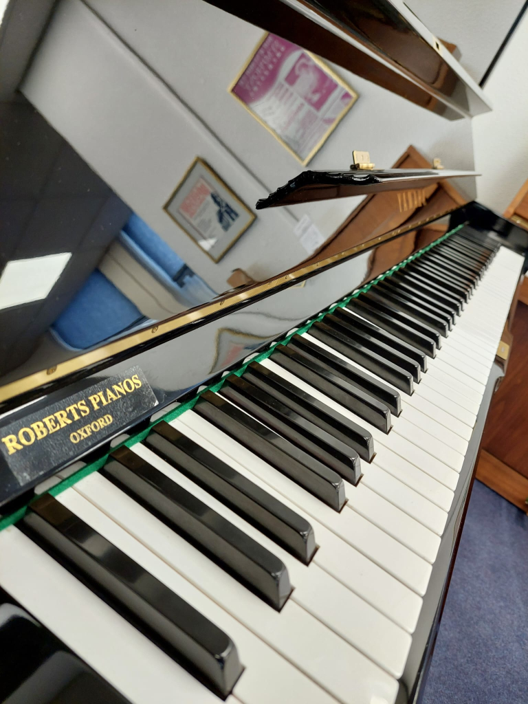 Yamaha U3H upright Piano in Black polyester – Gallery image – Roberts Pianos Oxford