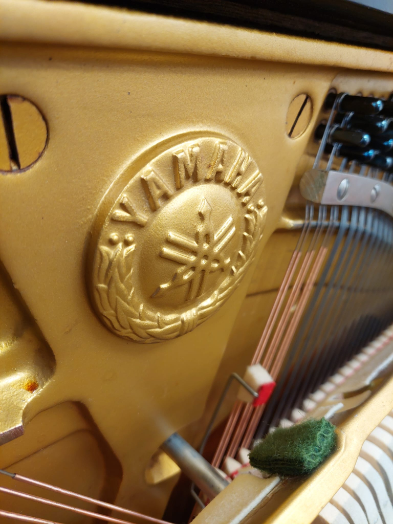 Yamaha U3H upright Piano in Black polyester – Gallery image – Roberts Pianos Oxford