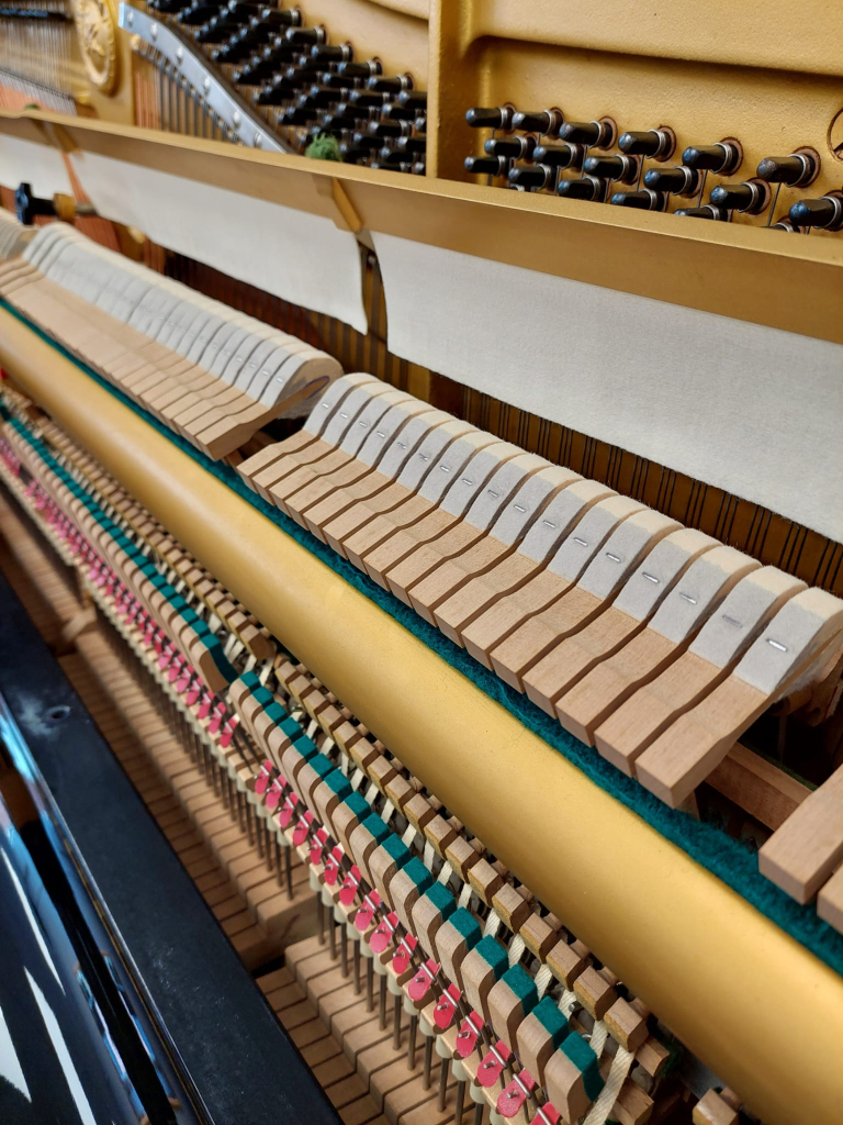 Yamaha U3H upright Piano in Black polyester – Gallery image – Roberts Pianos Oxford
