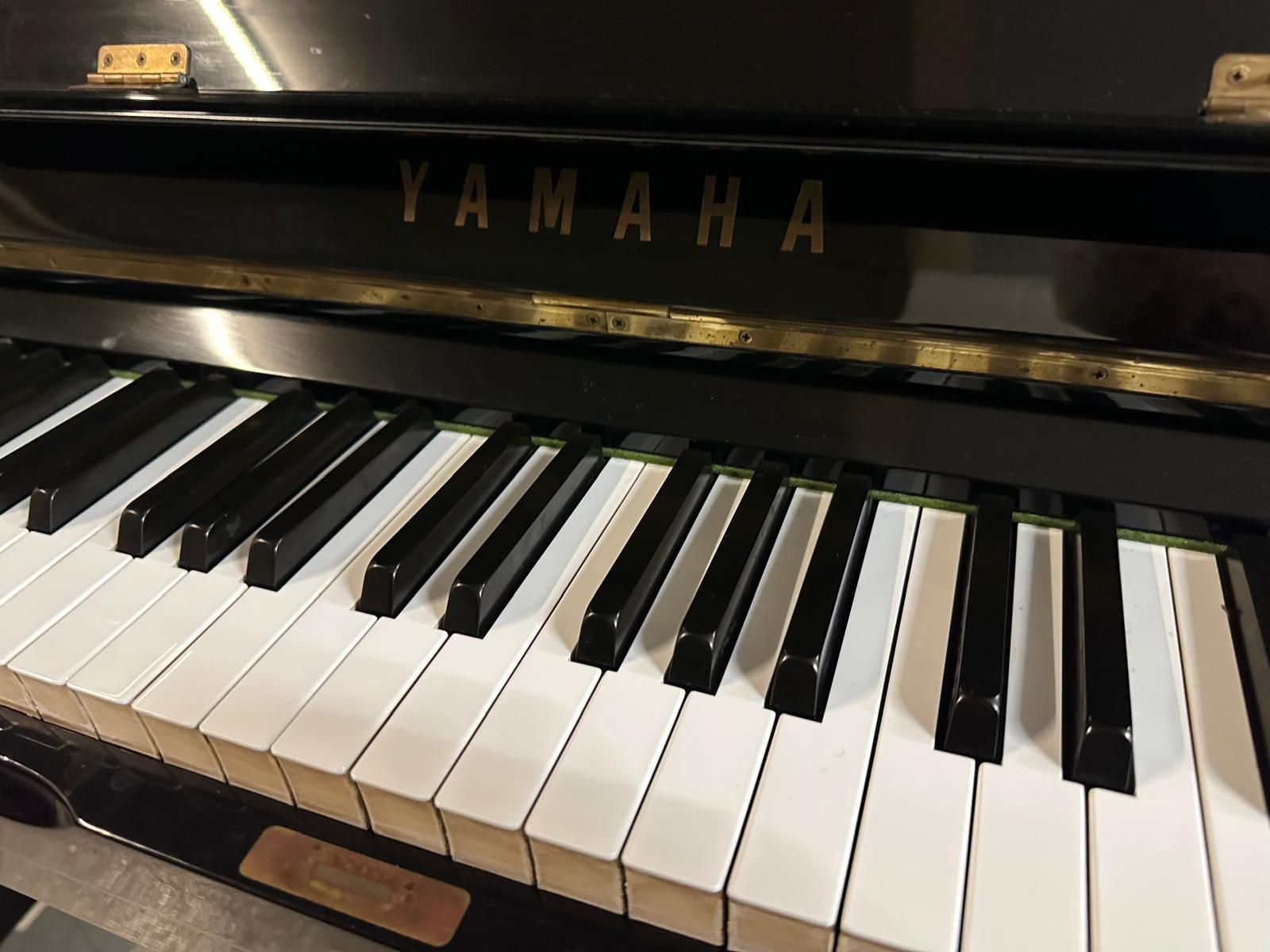 Yamaha U3H upright Piano in BLACK – Gallery image – Roberts Pianos Oxford