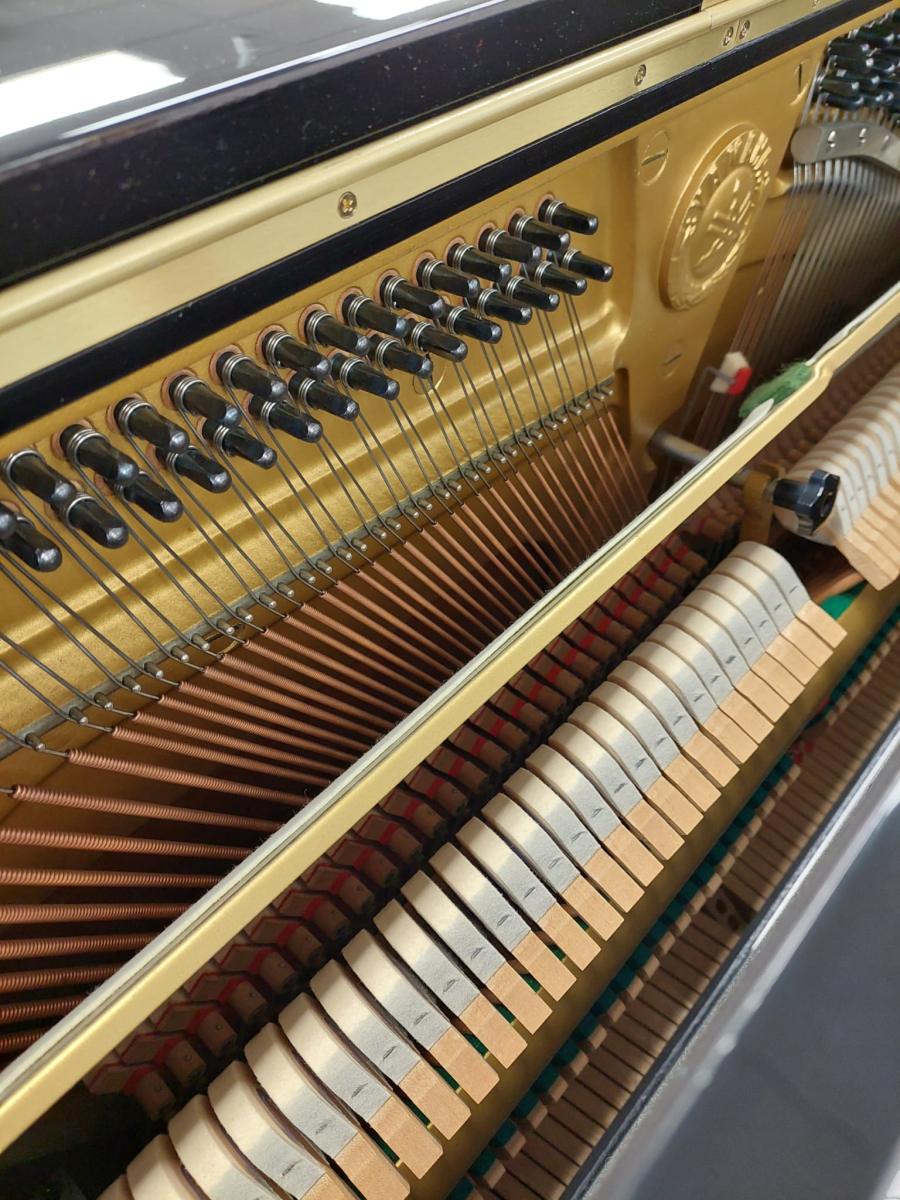 Yamaha U3H upright Piano in Black Polyester – Gallery image – Roberts Pianos Oxford