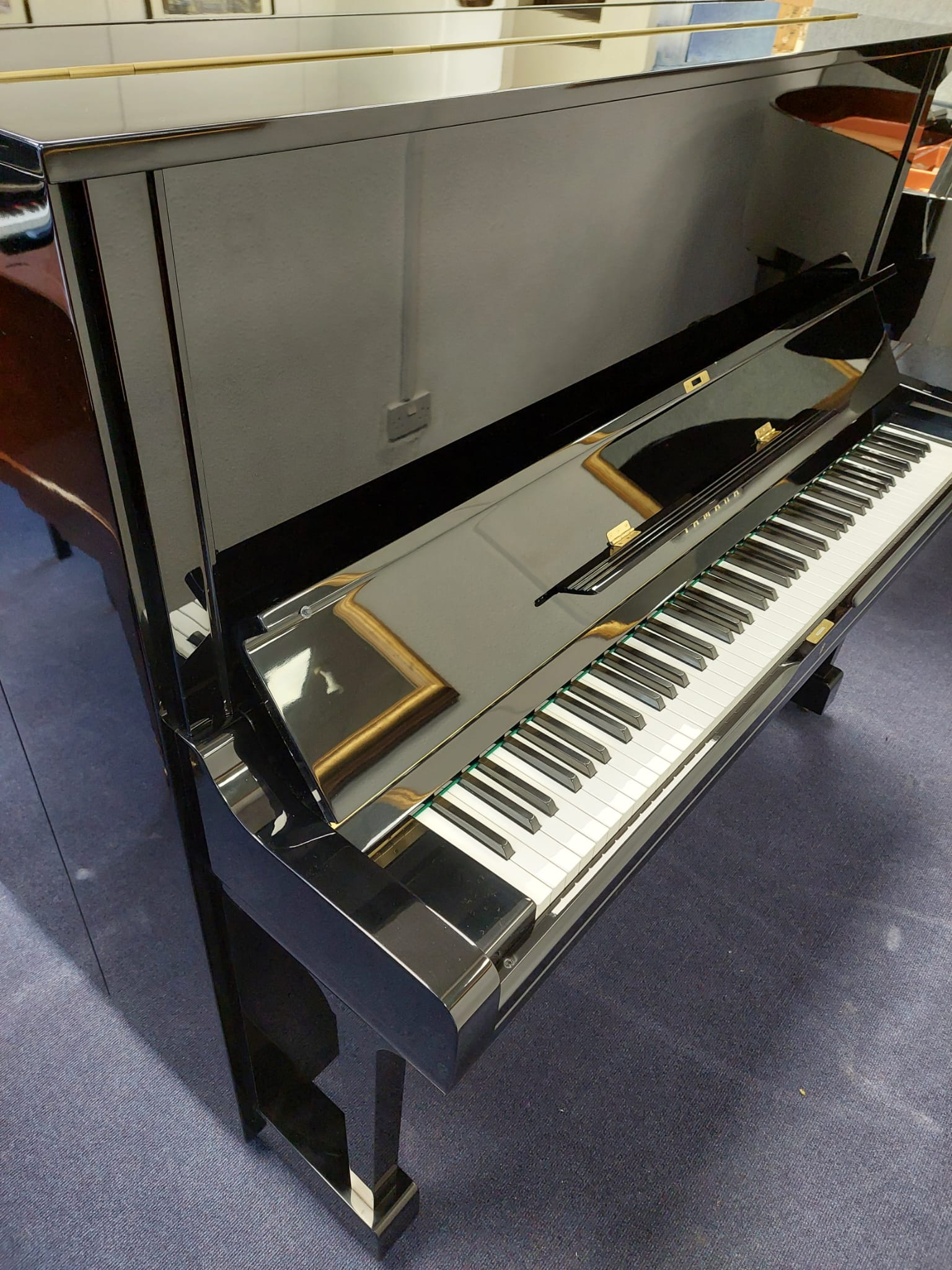 Yamaha U3H upright Piano in Black Polyester – Gallery image – Roberts Pianos Oxford