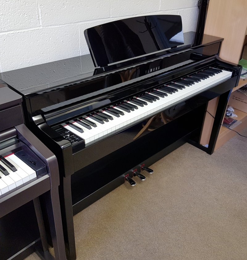Yamaha Clavinova CLP-645 digital Piano in Black – Gallery image – Roberts Pianos Oxford