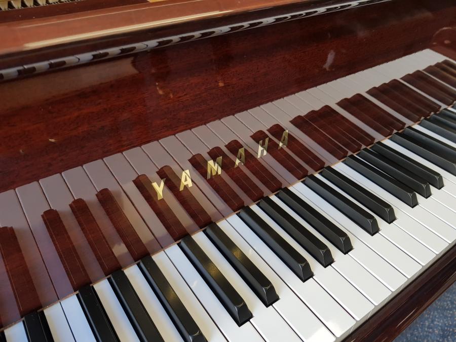 Yamaha G1 grand Piano in bright mahogany – Gallery image – Roberts Pianos Oxford