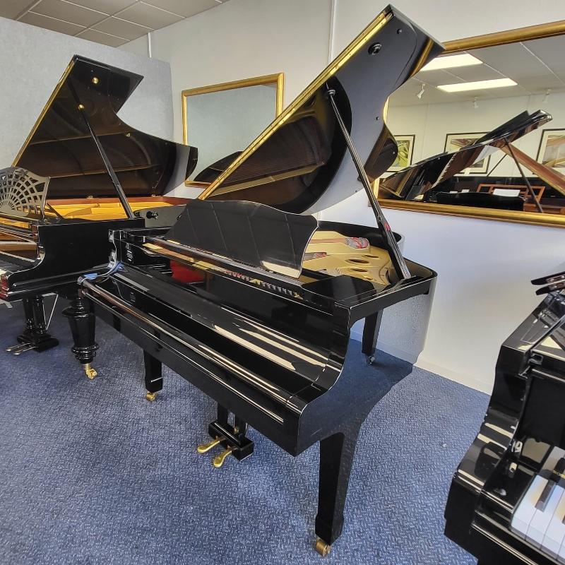 Yamaha G3E grand Piano in black – Gallery image – Roberts Pianos Oxford