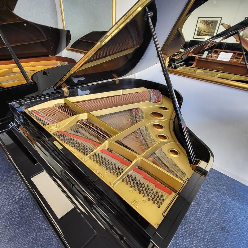 Yamaha G3E grand Piano in black – Gallery image – Roberts Pianos Oxford