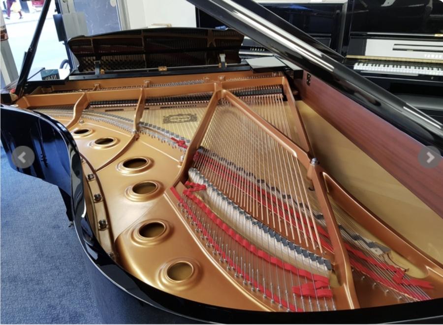 Yamaha S6 grand Piano in black polyester – Gallery image – Roberts Pianos Oxford