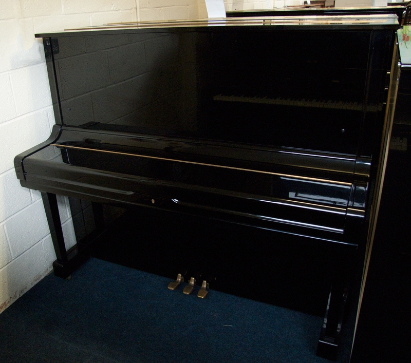 Yamaha U3H upright Piano in black polyester – Gallery image – Roberts Pianos Oxford
