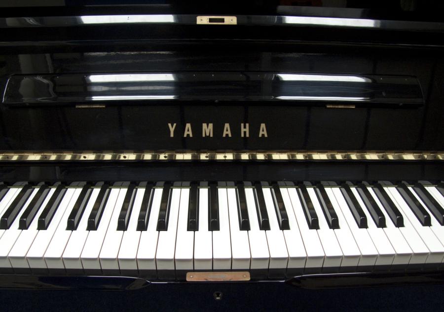 Yamaha X upright Piano in black polyester – Gallery image – Roberts Pianos Oxford