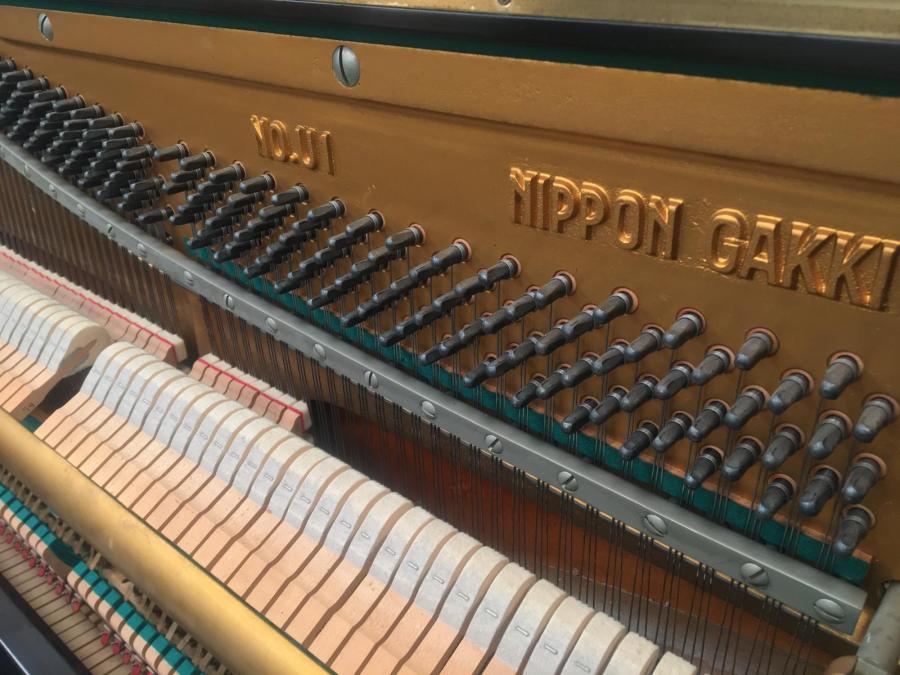 Yamaha U1D upright Piano in black – Gallery image – Roberts Pianos Oxford