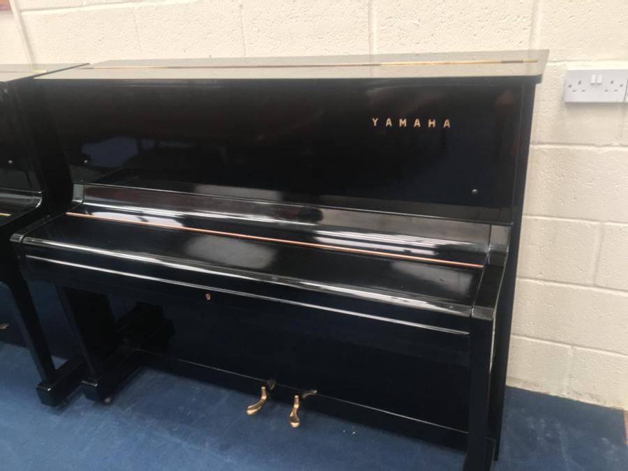 Yamaha U1D upright Piano in black – Gallery image – Roberts Pianos Oxford