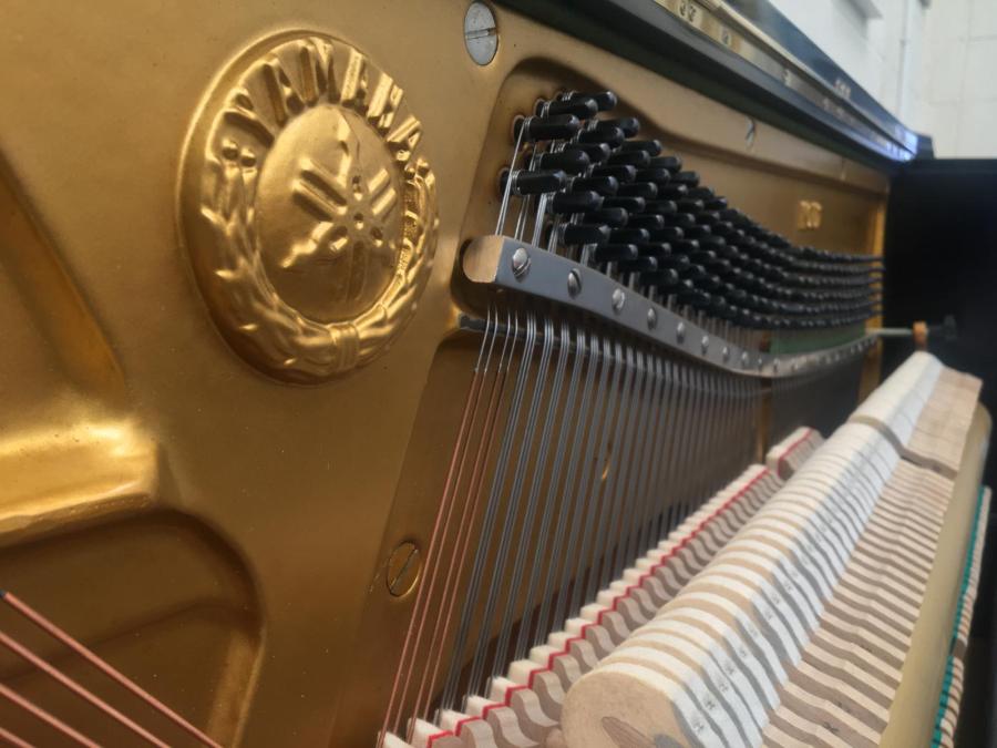 Yamaha U1G upright Piano in Black polyester – Gallery image – Roberts Pianos Oxford
