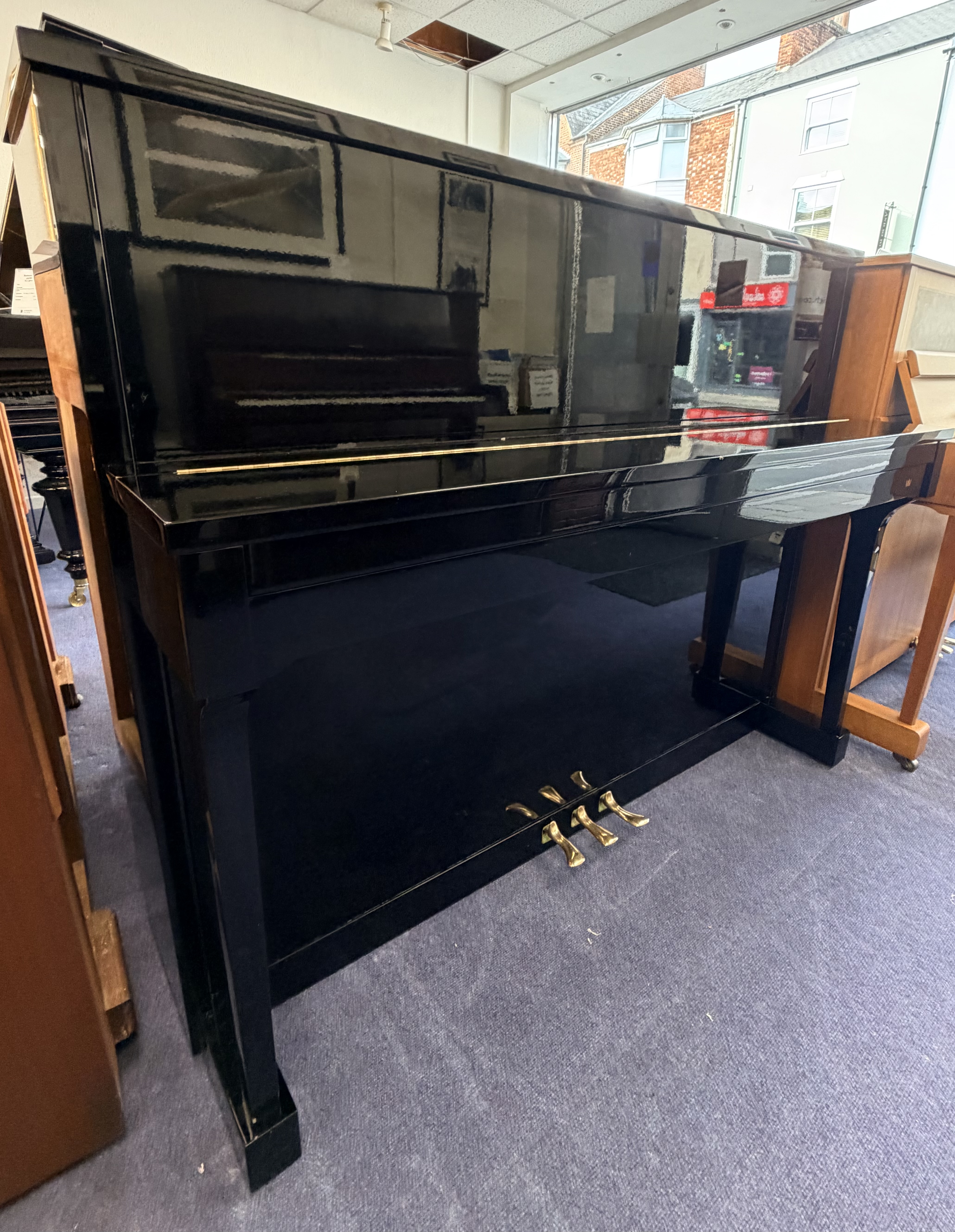 Seiler 116 Upright Piano in Black Polyester – Gallery image – Roberts Pianos Oxford