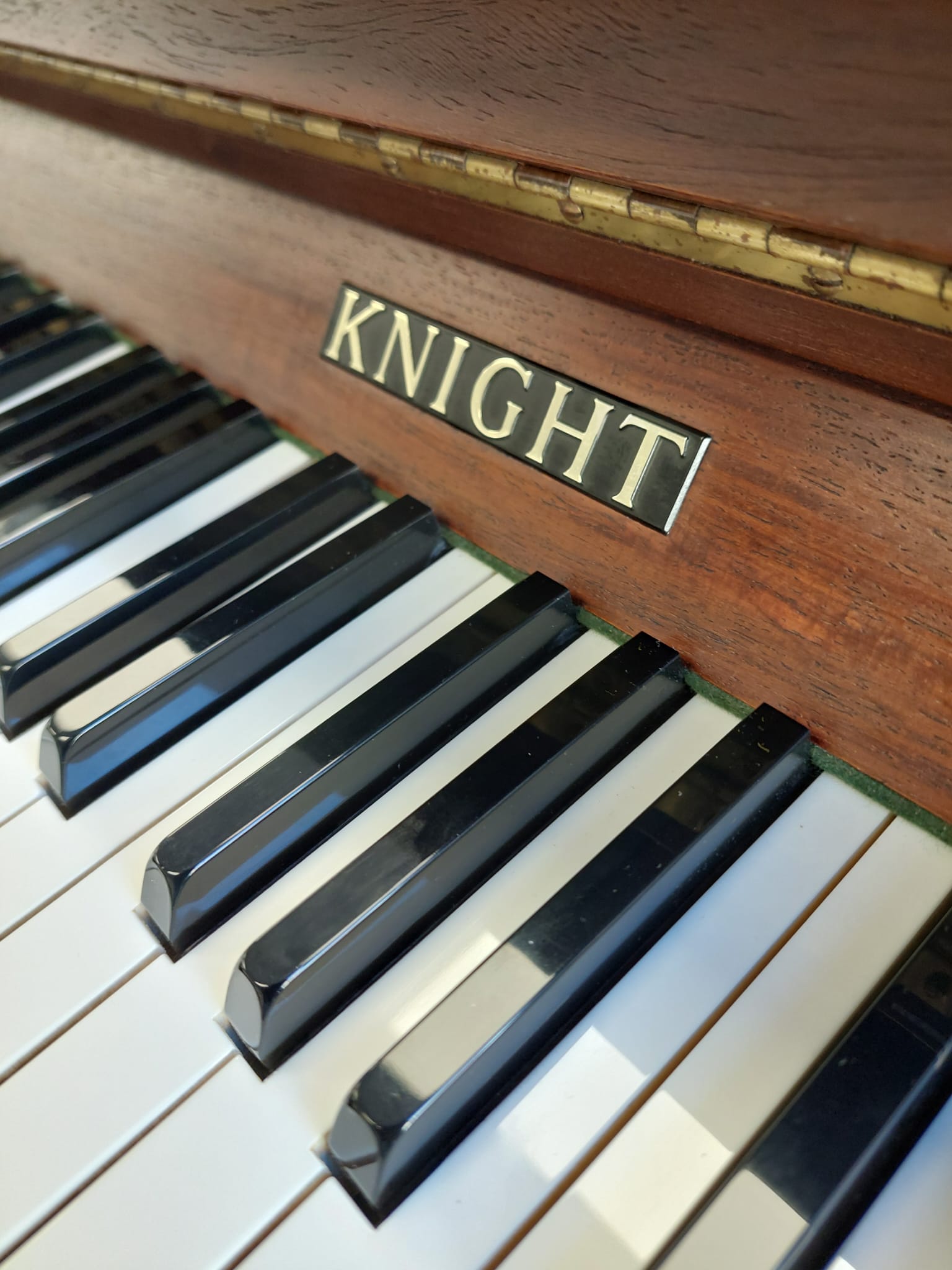 Knight K10 Upright Piano in Mahogany – Gallery image – Roberts Pianos Oxford