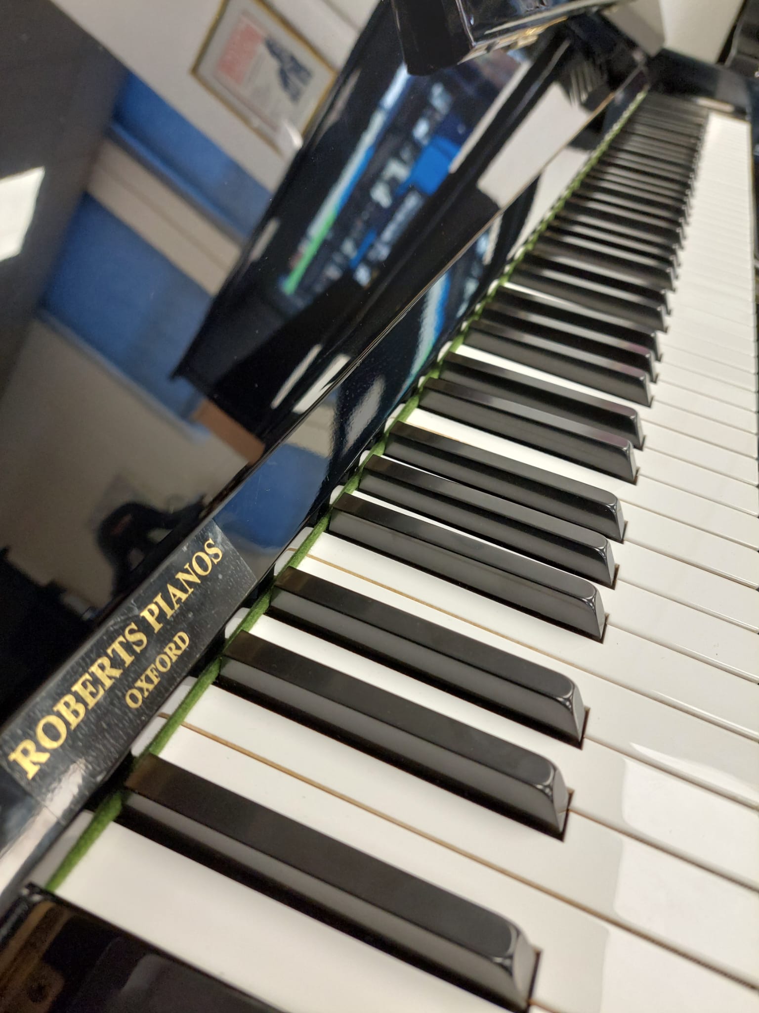 Yamaha U1H Upright Piano in Black Polyester – Gallery image – Roberts Pianos Oxford