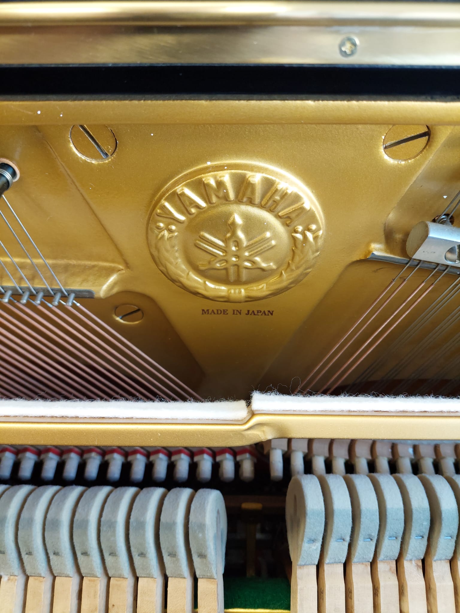Yamaha U1H Upright Piano in Black Polyester – Gallery image – Roberts Pianos Oxford