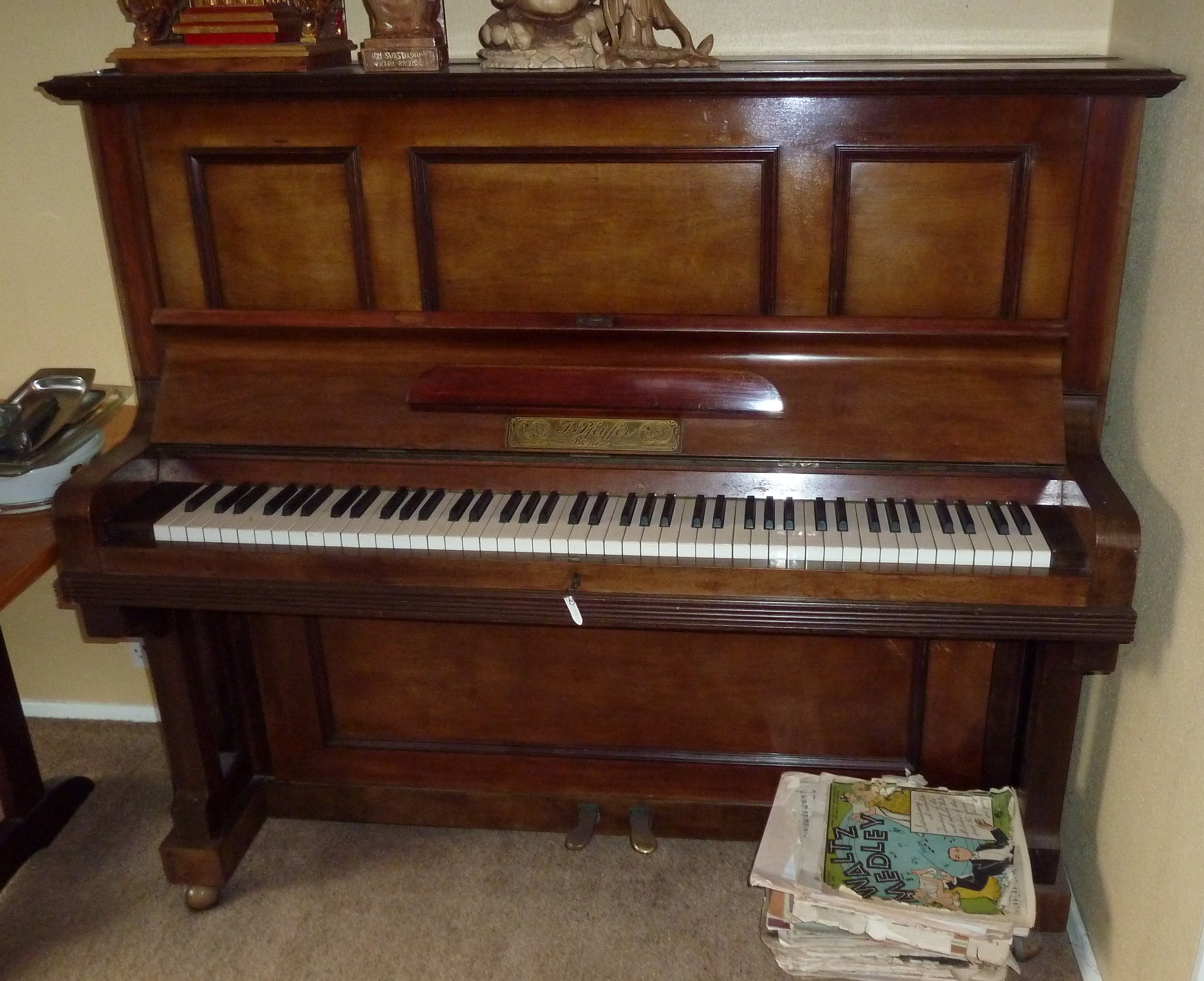 Pfeiffer piano