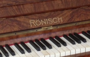 Ronisch piano