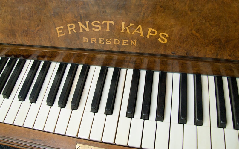 Sold Kaps piano