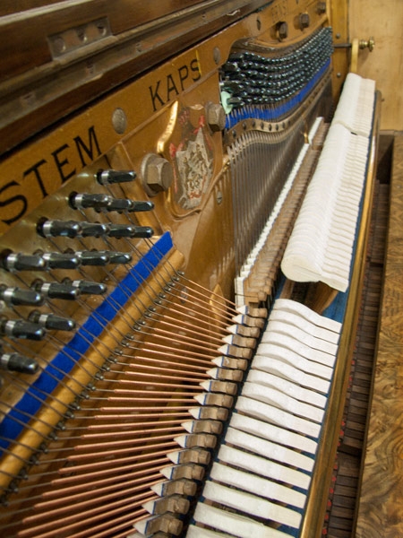 Sold Kaps piano
