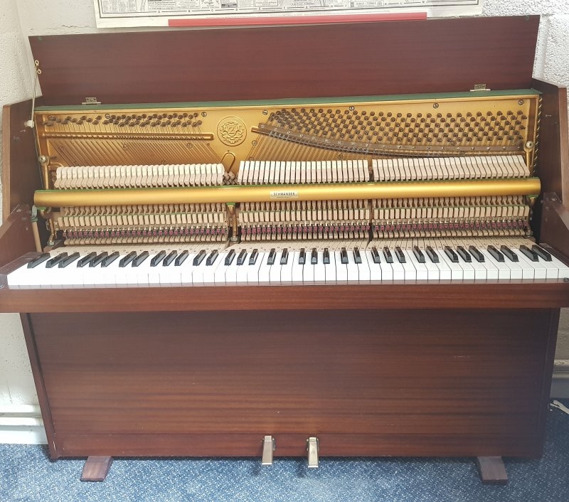 Sold Zender piano