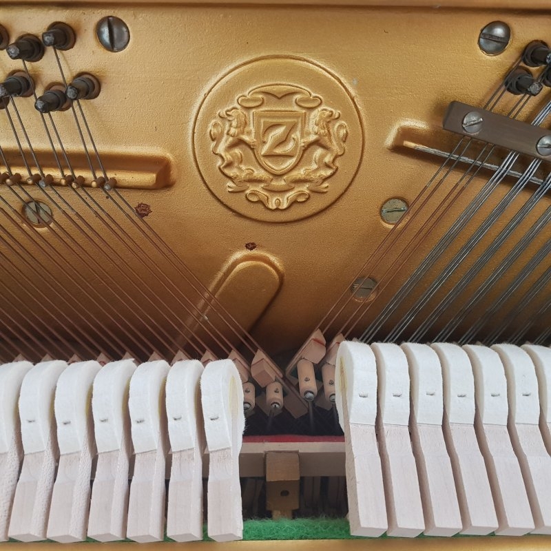 Sold Zender piano