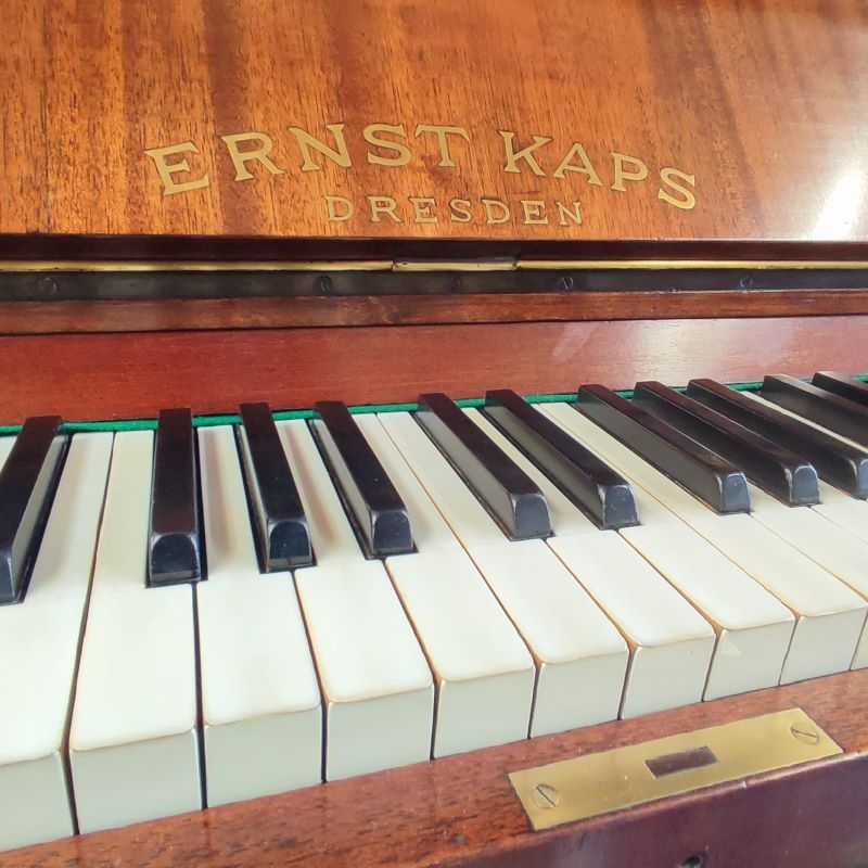 Sold Kaps piano